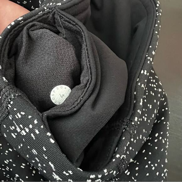 Lululemon Rebel Runner Crop Legging Black Pattern - Picture 7 of 7